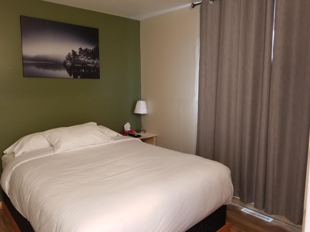 Sun Plaza Motel Sundre エクステリア 写真